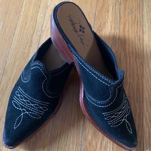 Patricia Nash closed toe sandal